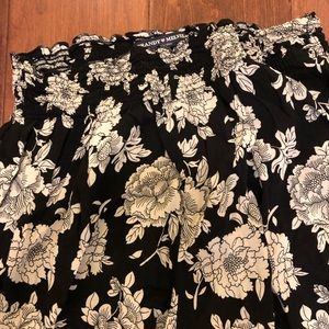Brandy Melville Pants - Brandy Melville floral pants Brandy Melville Pants - Brandy Melville floral pants